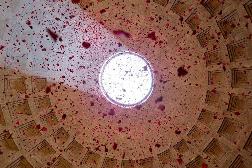 pentecoste al pantheon petali di rosa